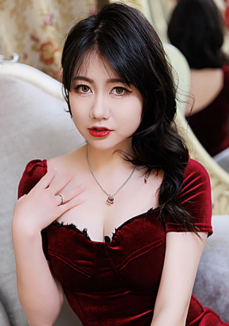 Gorgeous profiles only: pretty China member Xiaoxi from Beijing